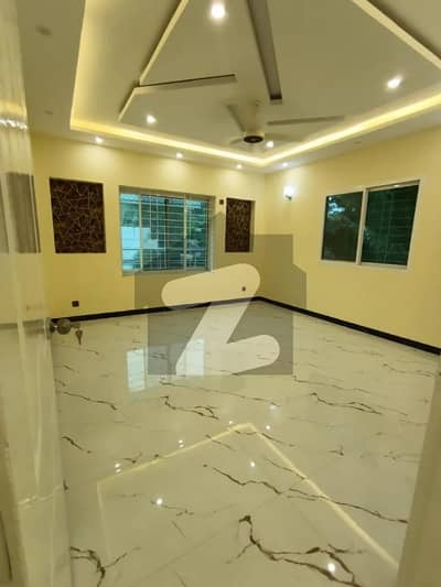 نارتھ ناظم آباد ۔ بلاک ڈی نارتھ ناظم آباد,کراچی میں 6 کمروں کا 1 کنال مکان 3.2 لاکھ میں کرایہ پر دستیاب ہے۔