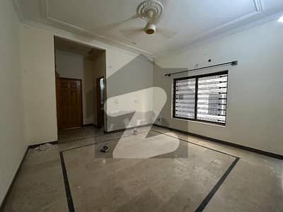 سی بی آر ٹاؤن فیز 1 - بلاک سی سی بی آر ٹاؤن فیز 1,سی بی آر ٹاؤن,اسلام آباد میں 5 کمروں کا 7 مرلہ مکان 1.2 لاکھ میں کرایہ پر دستیاب ہے۔