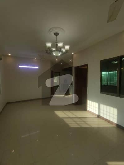 کلفٹن ۔ بلاک 4 کلفٹن,کراچی میں 3 کمروں کا 9 مرلہ بالائی پورشن 3.6 کروڑ میں برائے فروخت۔