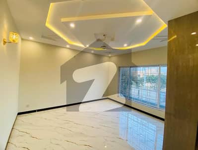 بحریہ ٹاؤن فیز 8 ۔ بلاک اے بحریہ ٹاؤن فیز 8,بحریہ ٹاؤن راولپنڈی,راولپنڈی میں 5 کمروں کا 10 مرلہ مکان 3.35 کروڑ میں برائے فروخت۔