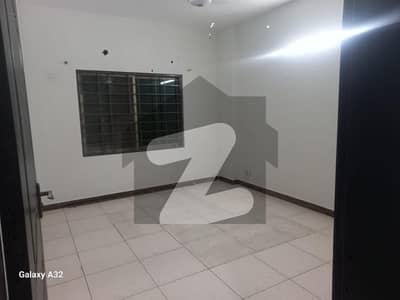 10 MARLA 3 BEDROOM FLAT HOT LOCATION AVAILABLE FOR SALE WITH GAS IN ASKARI 11