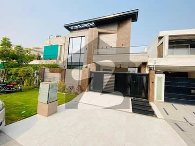 10 MARLA 4-BED CONTEMPORARY HOUSE IN DHA PHASE 8 PARK VIEW
