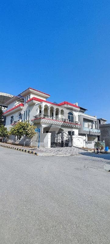 جناح گارڈنز فیز 1 جناح گارڈنز,ایف ای سی ایچ ایس,اسلام آباد میں 5 کمروں کا 7 مرلہ مکان 3.8 کروڑ میں برائے فروخت۔