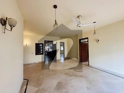 ڈی ایچ اے فیز 4 ڈی ایچ اے ڈیفینس,کراچی میں 3 کمروں کا 1 کنال زیریں پورشن 2.5 لاکھ میں کرایہ پر دستیاب ہے۔