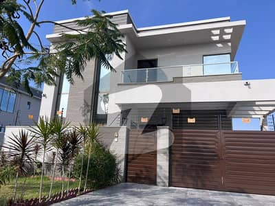 3Bed DDL 272sq yd Villa FOR SALE at ALI BLOCK All amenities nearby including MOSQUE, General Store & Parks