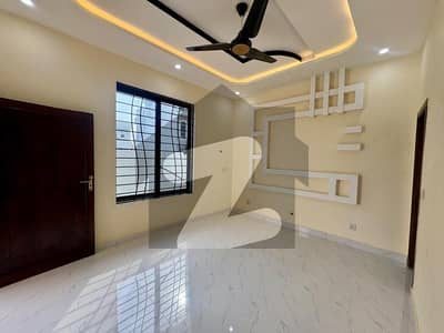 فیصل ٹاؤن فیز 1 - بلاک سی فیصل ٹاؤن فیز 1,فیصل ٹاؤن - ایف ۔ 18,اسلام آباد میں 4 کمروں کا 5 مرلہ مکان 2.4 کروڑ میں برائے فروخت۔