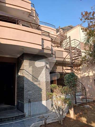 پی آئی اے ہاؤسنگ سکیم ۔ بلاک ڈی پی آئی اے ہاؤسنگ سکیم,لاہور میں 6 کمروں کا 1 کنال مکان 2.75 لاکھ میں کرایہ پر دستیاب ہے۔