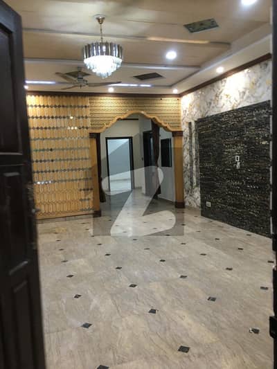 1 Kanal Commercial Portion For Offices Or Saloon Etc
