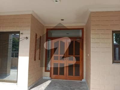 1 Kanal Separate Gate Upper Portion Available In Pcsir Phase 2 Faceing Park Till Flooring