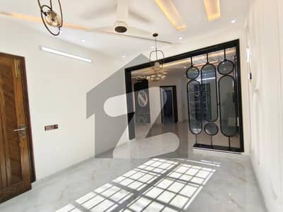 جوہر ٹاؤن فیز 2 جوہر ٹاؤن,لاہور میں 5 کمروں کا 5 مرلہ مکان 3.4 کروڑ میں برائے فروخت۔