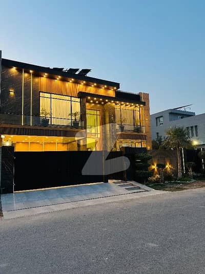 رائل آرچرڈ ملتان پبلک سکول روڈ,ملتان میں 6 کمروں کا 1 کنال مکان 7.9 کروڑ میں برائے فروخت۔