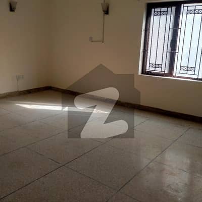 G-11/1 One Kanal 3 Bed Separate Gate Upper Portion For Rent