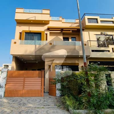 سٹی ہاؤسنگ سوسائٹی گوجرانوالہ میں 3 کمروں کا 5 مرلہ مکان 1.45 کروڑ میں برائے فروخت۔