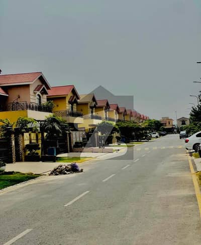 عسکری 10 - سیکٹر ایف عسکری 10,عسکری,لاہور میں 5 کمروں کا 1 کنال مکان 3.25 لاکھ میں کرایہ پر دستیاب ہے۔