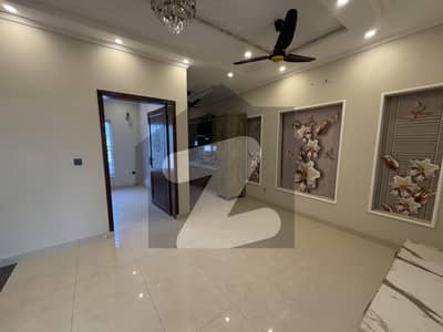 سینٹرل پارک ۔ بلاک اے1 سینٹرل پارک ہاؤسنگ سکیم,لاہور میں 3 کمروں کا 5 مرلہ مکان 1.95 کروڑ میں برائے فروخت۔