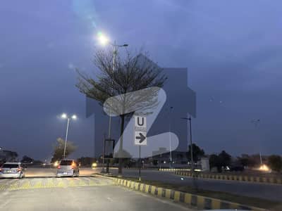 ڈی ایچ اے فیز 7 ڈیفنس (ڈی ایچ اے),لاہور میں 2 کنال رہائشی پلاٹ 9.5 کروڑ میں برائے فروخت۔