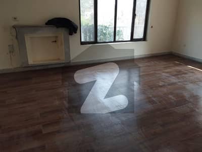 ایف ۔ 10 اسلام آباد میں 3 کمروں کا 1 کنال بالائی پورشن 2.0 لاکھ میں کرایہ پر دستیاب ہے۔