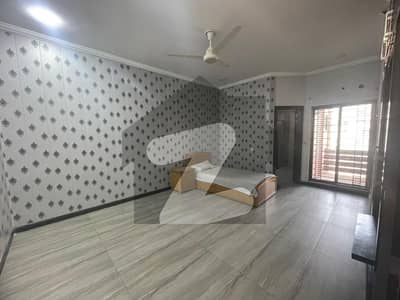 شادمان لاہور میں 4 کمروں کا 10 مرلہ مکان 2.1 لاکھ میں کرایہ پر دستیاب ہے۔