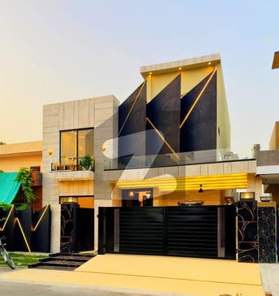 بحریہ ٹاؤن فیز 8 بحریہ ٹاؤن راولپنڈی,راولپنڈی میں 5 کمروں کا 10 مرلہ مکان 1.3 لاکھ میں کرایہ پر دستیاب ہے۔