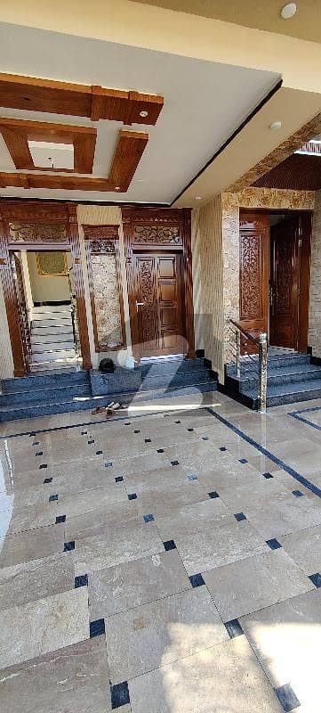 ریگی ماڈل ٹاؤن فیز 3 ریگی ماڈل ٹاؤن,پشاور میں 9 کمروں کا 10 مرلہ مکان 5.2 کروڑ میں برائے فروخت۔