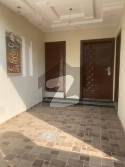 طارق گارڈنز ۔ بلاک ای طارق گارڈنز,لاہور میں 4 کمروں کا 5 مرلہ مکان 2.85 کروڑ میں برائے فروخت۔