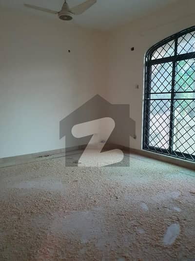 سپر ٹاون لاہور میں 3 کمروں کا 10 مرلہ زیریں پورشن 75.0 ہزار میں کرایہ پر دستیاب ہے۔