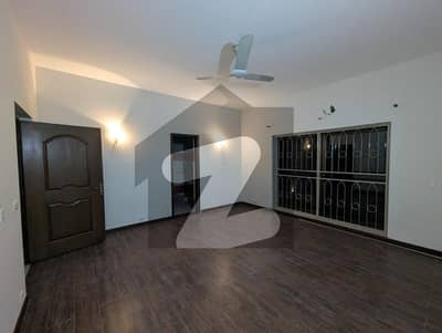 ڈی ایچ اے فیز 6 ڈیفنس (ڈی ایچ اے),لاہور میں 3 کمروں کا 1 کنال بالائی پورشن 1.35 لاکھ میں کرایہ پر دستیاب ہے۔