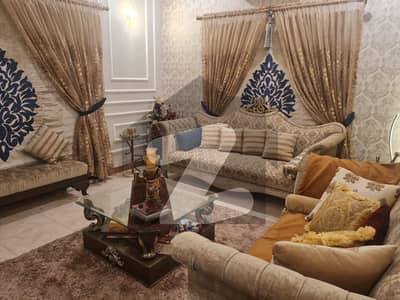 ڈی ایچ اے فیز 6 ڈی ایچ اے ڈیفینس,کراچی میں 4 کمروں کا 10 مرلہ مکان 8.25 کروڑ میں برائے فروخت۔