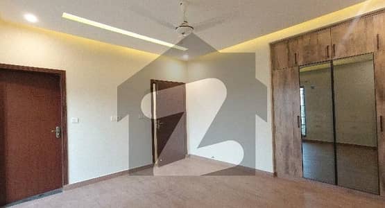 10 Marla Flat For rent In Askari 10 Lahore