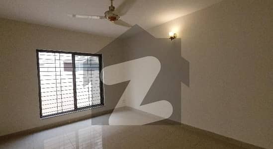 عسکری 10 عسکری,لاہور میں 5 کمروں کا 15 مرلہ مکان 9.55 کروڑ میں برائے فروخت۔