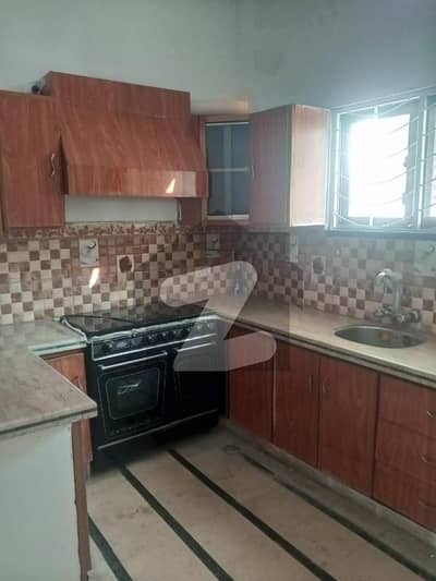 خدا بخش کالونی کینٹ,لاہور میں 2 کمروں کا 10 مرلہ بالائی پورشن 55.0 ہزار میں کرایہ پر دستیاب ہے۔