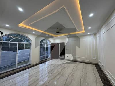 ڈی ایچ اے ڈیفینس فیز 2 ڈی ایچ اے ڈیفینس,اسلام آباد میں 6 کمروں کا 1 کنال مکان 5.0 لاکھ میں کرایہ پر دستیاب ہے۔