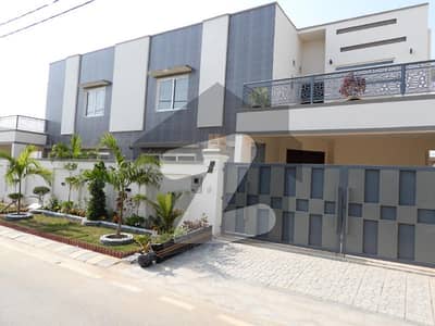 فالکن کمپلیکس نیوملیر ملیر,کراچی میں 4 کمروں کا 14 مرلہ مکان 8.5 کروڑ میں برائے فروخت۔