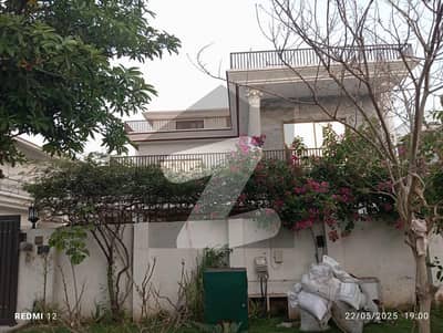 F11 1000 sq. yd house for sale