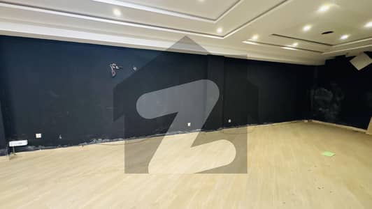 بحریہ ٹاؤن سیکٹرڈی بحریہ ٹاؤن,لاہور میں 8 مرلہ دفتر 65.0 ہزار میں کرایہ پر دستیاب ہے۔