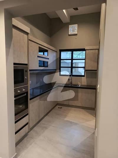 بحریہ ٹاؤن فیز 8 بحریہ ٹاؤن راولپنڈی,راولپنڈی میں 5 کمروں کا 10 مرلہ مکان 1.2 لاکھ میں کرایہ پر دستیاب ہے۔