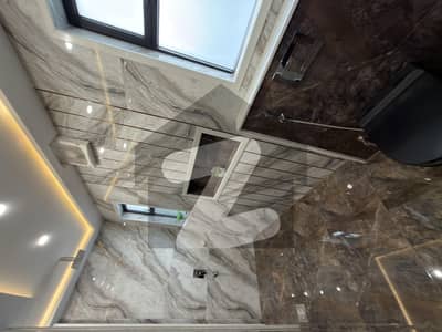 بش ایگزیکٹو ولاز ملتان میں 4 کمروں کا 5 مرلہ مکان 1.5 کروڑ میں برائے فروخت۔