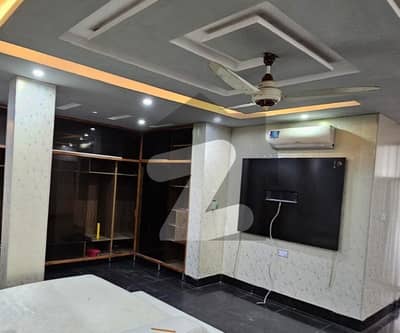 ماڈل ٹاؤن لاہور میں 3 کمروں کا 2 کنال بالائی پورشن 3.0 لاکھ میں کرایہ پر دستیاب ہے۔