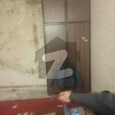 Modal TWON LINK ROAD 2.5 MARLA DUBAL STORY HOUSE BACHLER AND FAMILY FOR RENT