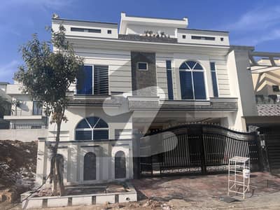 ٹاپ سٹی 1 - بلاک اے ٹاپ سٹی 1,اسلام آباد میں 5 کمروں کا 10 مرلہ مکان 4.8 کروڑ میں برائے فروخت۔