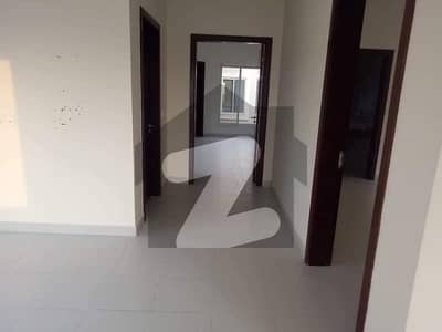 235sq Yd 3 Bedrooms Luxury Villa Is Available FOR RENT. 14km From Entrance Of BTK. 3 Bed DDL 1 Kitchen