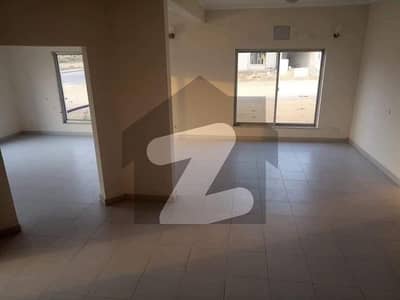 235sq Yd 3 Bedrooms Luxury Villa Is Available FOR RENT. 14km From Entrance Of BTK. 3 Bed DDL 1 Kitchen