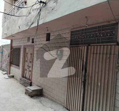 قینچی عابد مارکیٹ فیروزپور روڈ,لاہور میں 5 کمروں کا 6 مرلہ مکان 1.8 کروڑ میں برائے فروخت۔