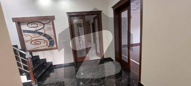 Sector C 8 Marla House For Rent