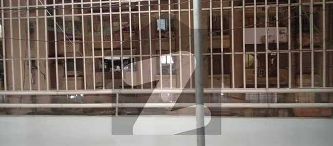 3BDD 1450 SQFT 3 FLOOR CORNER VERY GOOD CONDITION. . .