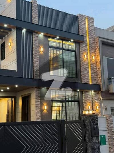 بحریہ ٹاؤن ۔ بلاک اے اے بحریہ ٹاؤن سیکٹرڈی,بحریہ ٹاؤن,لاہور میں 3 کمروں کا 5 مرلہ مکان 70.0 ہزار میں کرایہ پر دستیاب ہے۔