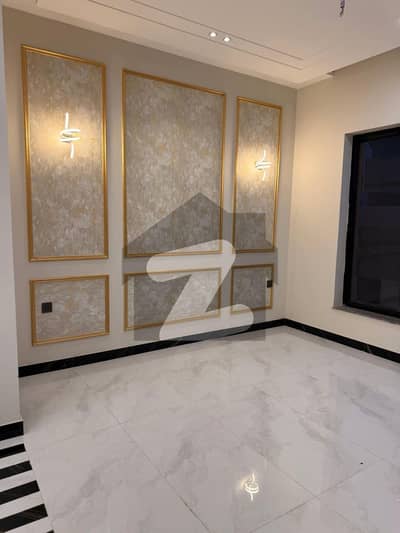 واپڈا ٹاؤن فیز 1 واپڈا ٹاؤن,ملتان میں 6 کمروں کا 1 کنال مکان 5.9 کروڑ میں برائے فروخت۔