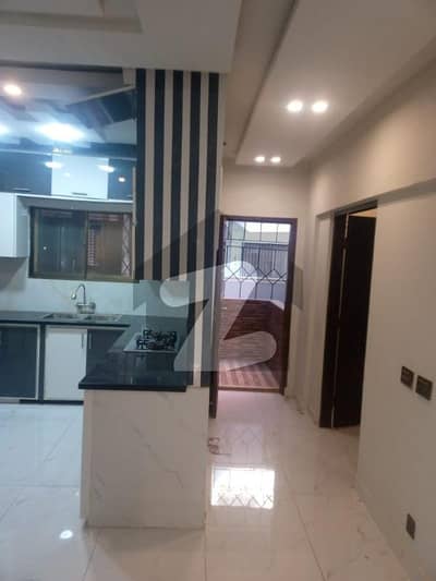 کلفٹن ۔ بلاک 5 کلفٹن,کراچی میں 3 کمروں کا 8 مرلہ فلیٹ 3.25 کروڑ میں برائے فروخت۔