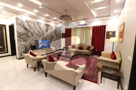 ڈی ایچ اے فیز 7 ڈیفنس (ڈی ایچ اے),لاہور میں 5 کمروں کا 1 کنال مکان 6.0 لاکھ میں کرایہ پر دستیاب ہے۔