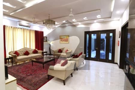 1 KANAL HOUSE FULLY FURNISHED AVAILABLE FOR RENT